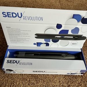 SEDU Revolution, 1 inch black flat iron brand new in the original box.